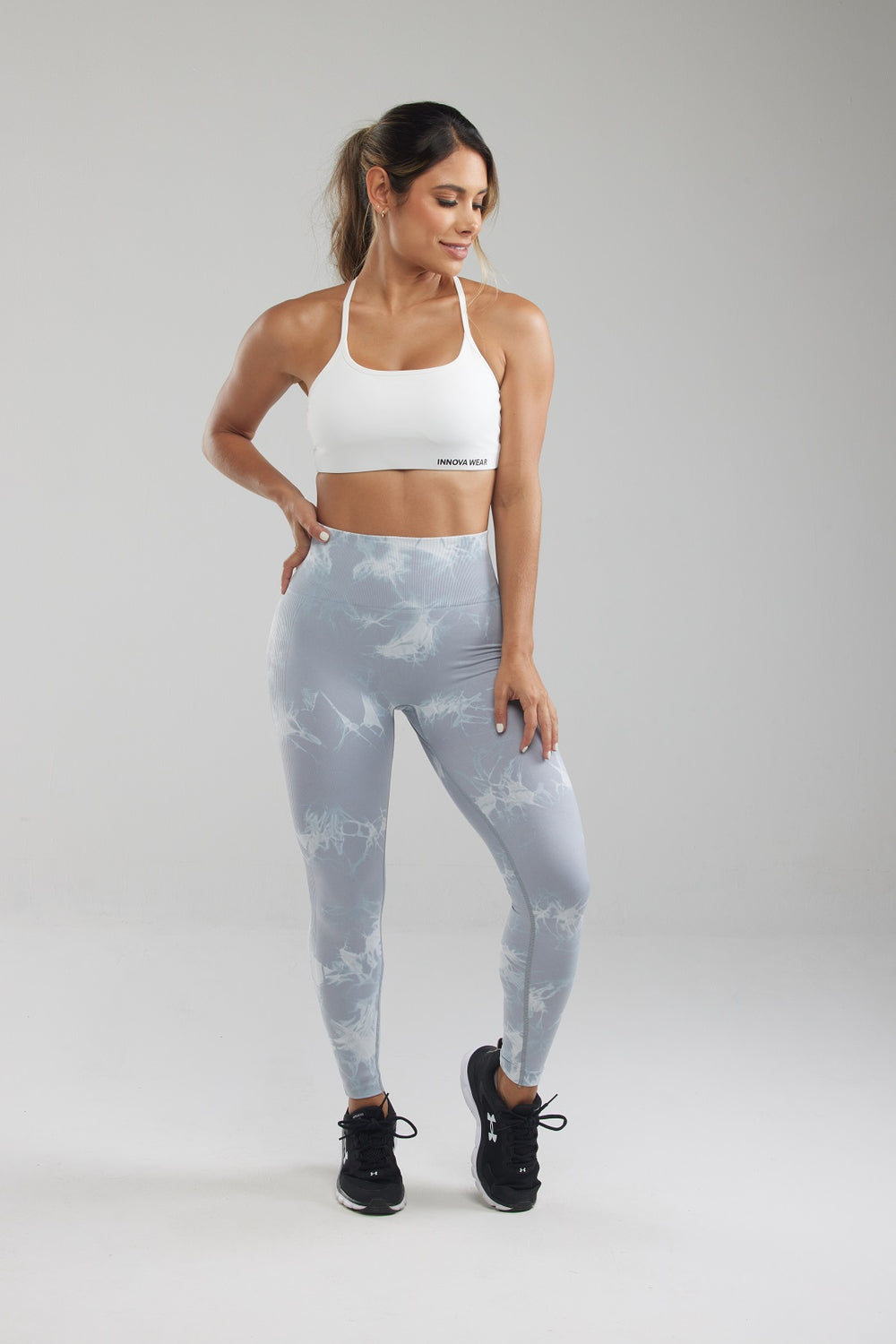 LIGHT GREY LIGHTNING MARBLE SCRUNCH BUTT LEGGINGS – innovawear