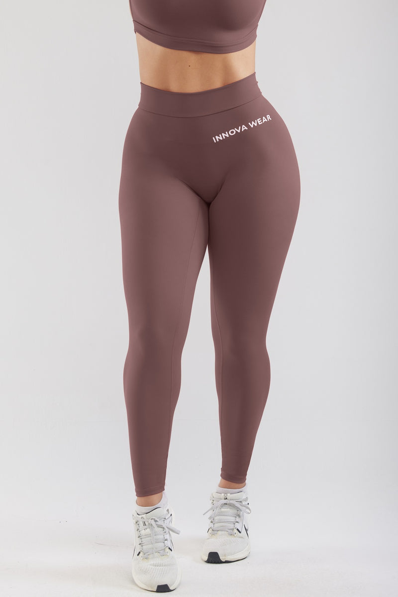 V-BACK SCRUNCH BUTT LEGGINGS - BROWN